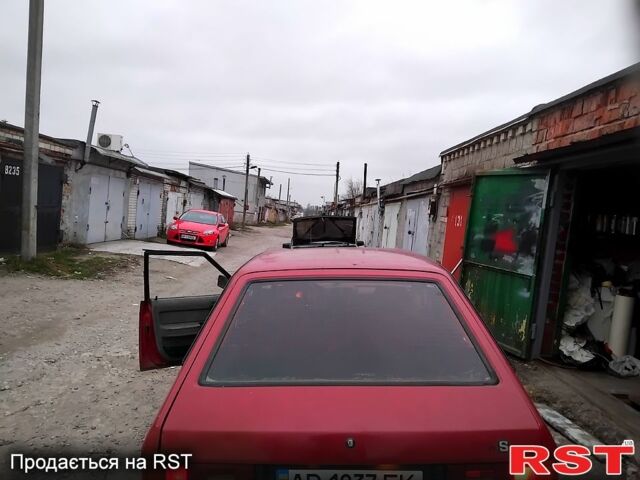 Красный Москвич / АЗЛК 2141, объемом двигателя 1.5 л и пробегом 50 тыс. км за 599 $, фото 2 на Automoto.ua