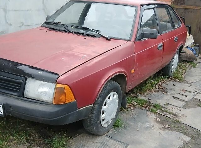Красный Москвич / АЗЛК 2141, объемом двигателя 1.5 л и пробегом 150 тыс. км за 850 $, фото 2 на Automoto.ua