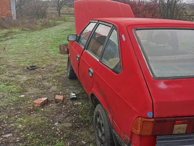 Червоний Москвич / АЗЛК 2141, об'ємом двигуна 1.5 л та пробігом 3 тис. км за 378 $, фото 4 на Automoto.ua