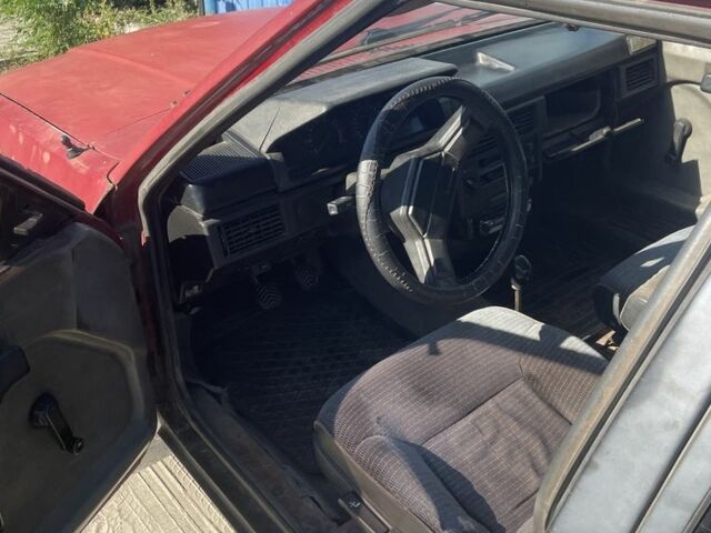 Красный Москвич / АЗЛК 2141, объемом двигателя 1.5 л и пробегом 111 тыс. км за 477 $, фото 4 на Automoto.ua