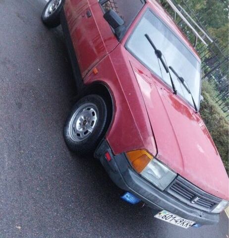 Красный Москвич / АЗЛК 2141, объемом двигателя 1.5 л и пробегом 111 тыс. км за 477 $, фото 6 на Automoto.ua