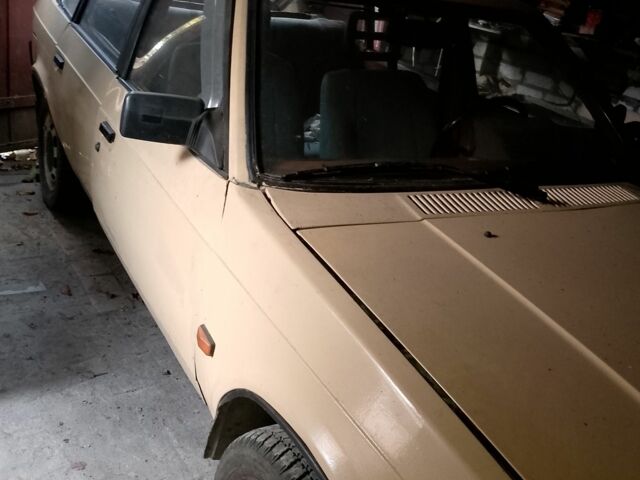 Желтый Москвич / АЗЛК 2141, объемом двигателя 0 л и пробегом 200 тыс. км за 358 $, фото 2 на Automoto.ua