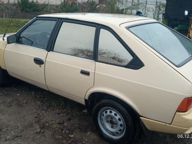 Желтый Москвич / АЗЛК 2141, объемом двигателя 1.5 л и пробегом 230 тыс. км за 522 $, фото 3 на Automoto.ua