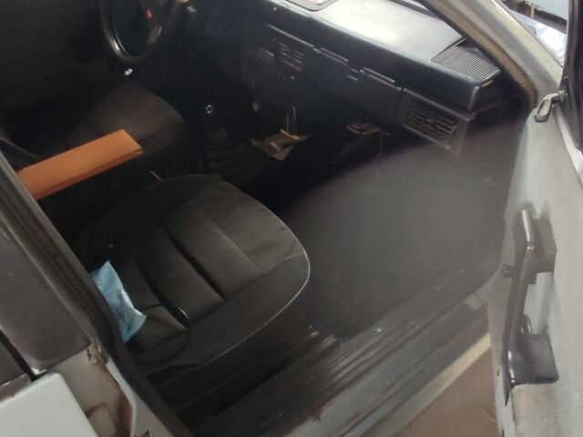 Сірий Москвич / АЗЛК 2141, об'ємом двигуна 1.5 л та пробігом 170 тис. км за 850 $, фото 6 на Automoto.ua