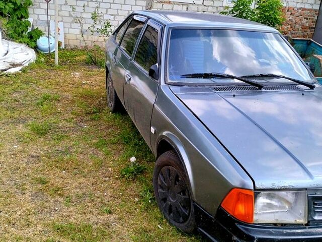 Серый Москвич / АЗЛК 2141, объемом двигателя 1.6 л и пробегом 200 тыс. км за 650 $, фото 1 на Automoto.ua