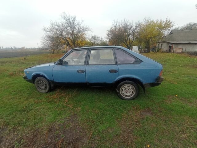 Москвич / АЗЛК 2141 1990 в Новомосковске на Automoto.ua Синий Москвич / АЗЛК 2141, объемом двигателя 1.7 л и пробегом 330 тыс. км за 429 $, фото 9 на Automoto.ua