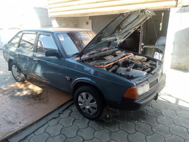 Синий Москвич / АЗЛК 2141, объемом двигателя 1.7 л и пробегом 2 тыс. км за 842 $, фото 2 на Automoto.ua