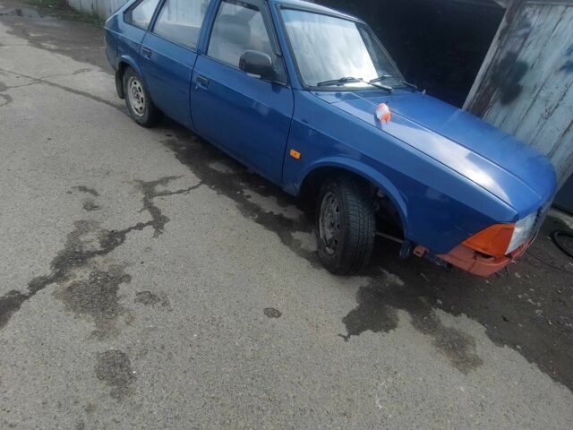 Синий Москвич / АЗЛК 2141, объемом двигателя 1.8 л и пробегом 70 тыс. км за 476 $, фото 3 на Automoto.ua