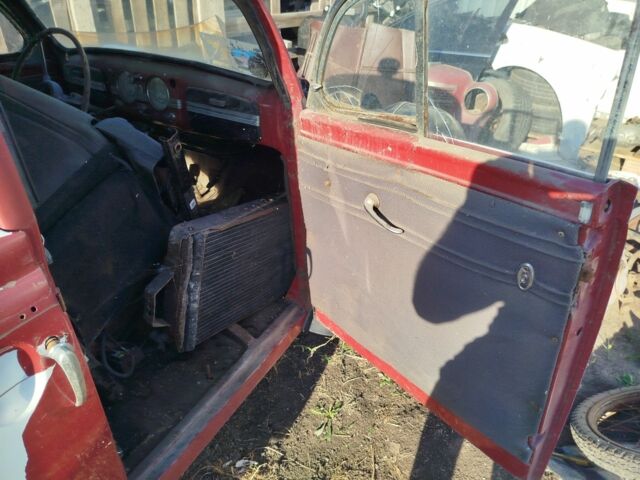 Москвич / АЗЛК 401 1951 в Одессе на Automoto.ua Красный Москвич / АЗЛК 401, объемом двигателя 1 л и пробегом 30 тыс. км за 1000 $, фото 7 на Automoto.ua