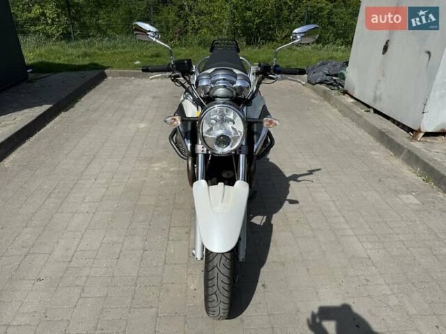 Белый Мото Гуззи Breva V 1100, объемом двигателя 0 л и пробегом 50 тыс. км за 5800 $, фото 12 на Automoto.ua