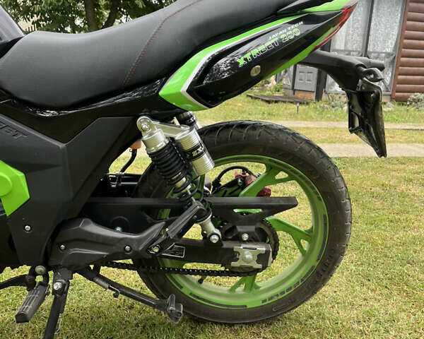 Мустанг XTREET 250 2023 в Радивилове на Automoto.ua Зеленый Мустанг XTREET 250, объемом двигателя 0.25 л и пробегом 6 тыс. км за 1150 $, фото 4 на Automoto.ua