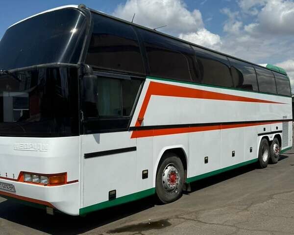 Белый Неоплан N 116, объемом двигателя 12.81 л и пробегом 600 тыс. км за 25000 $, фото 6 на Automoto.ua