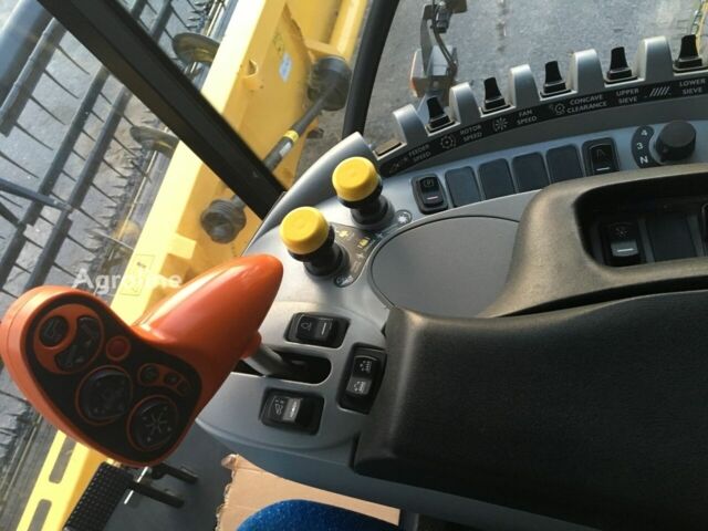 Желтый Нью Холланд ЦР, объемом двигателя 0 л и пробегом 0 тыс. км за 194343 $, фото 22 на Automoto.ua