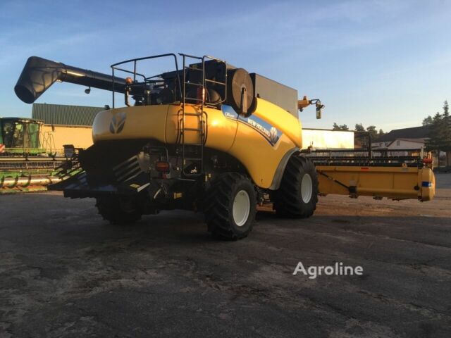 Желтый Нью Холланд ЦР, объемом двигателя 0 л и пробегом 0 тыс. км за 194343 $, фото 4 на Automoto.ua