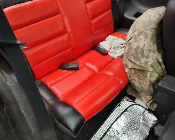 Чорний Ніссан 100НХ, об'ємом двигуна 2 л та пробігом 356 тис. км за 1500 $, фото 6 на Automoto.ua