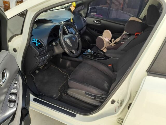 Белый Ниссан 110, объемом двигателя 0 л и пробегом 99 тыс. км за 7500 $, фото 4 на Automoto.ua