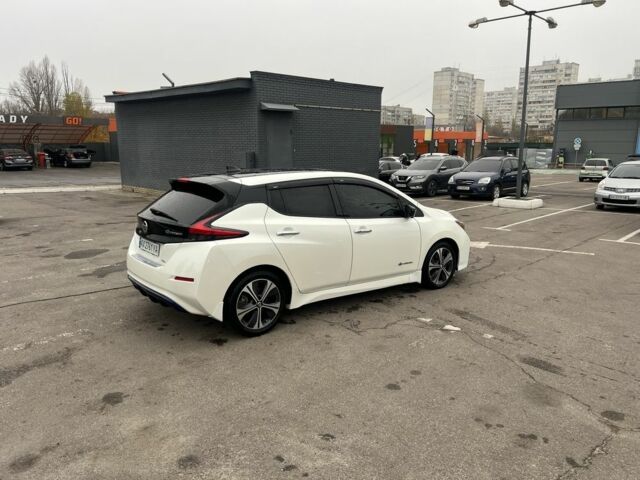 Білий Ніссан 110, об'ємом двигуна 0 л та пробігом 130 тис. км за 10000 $, фото 2 на Automoto.ua