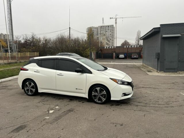 Білий Ніссан 110, об'ємом двигуна 0 л та пробігом 130 тис. км за 10000 $, фото 1 на Automoto.ua