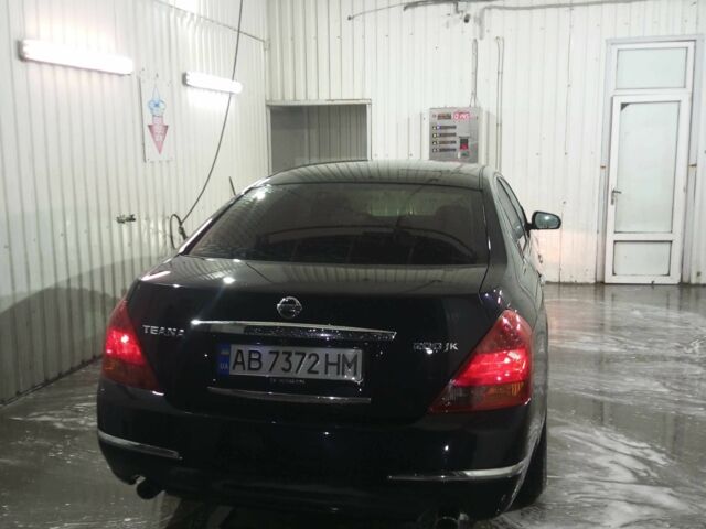 Черный Ниссан 110, объемом двигателя 2 л и пробегом 263 тыс. км за 4500 $, фото 1 на Automoto.ua