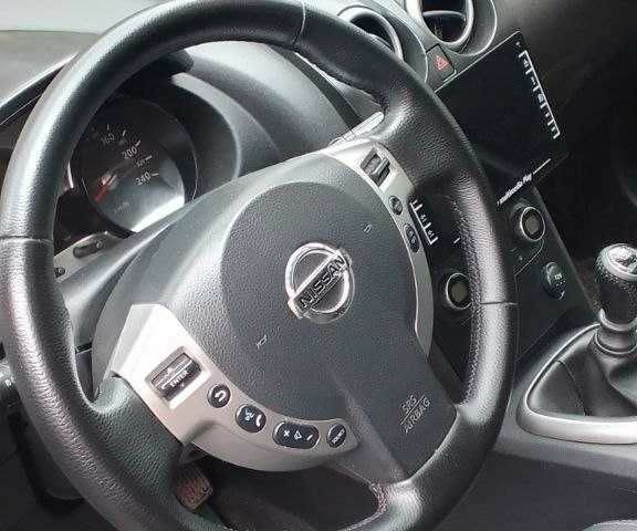 Черный Ниссан 110, объемом двигателя 2 л и пробегом 248 тыс. км за 9000 $, фото 5 на Automoto.ua