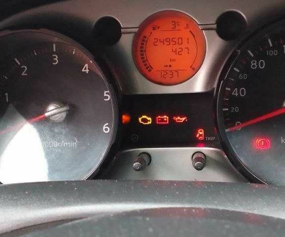 Черный Ниссан 110, объемом двигателя 2 л и пробегом 248 тыс. км за 9000 $, фото 2 на Automoto.ua