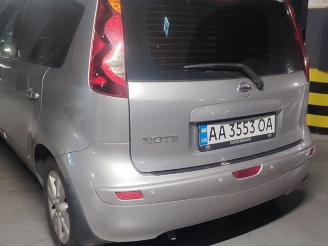 Сірий Ніссан 110, об'ємом двигуна 1.6 л та пробігом 246 тис. км за 7300 $, фото 3 на Automoto.ua