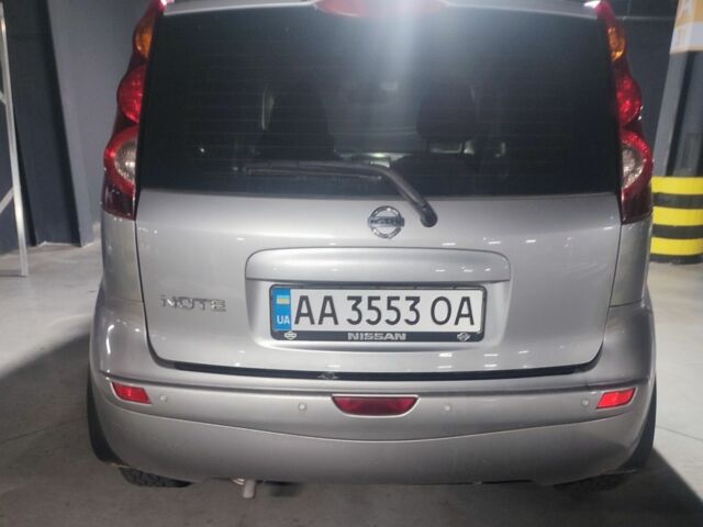 Сірий Ніссан 110, об'ємом двигуна 1.6 л та пробігом 246 тис. км за 7300 $, фото 4 на Automoto.ua