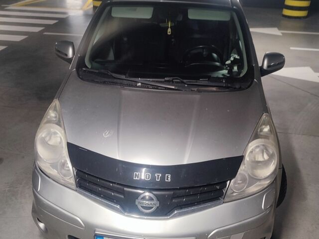 Сірий Ніссан 110, об'ємом двигуна 1.6 л та пробігом 246 тис. км за 7300 $, фото 5 на Automoto.ua