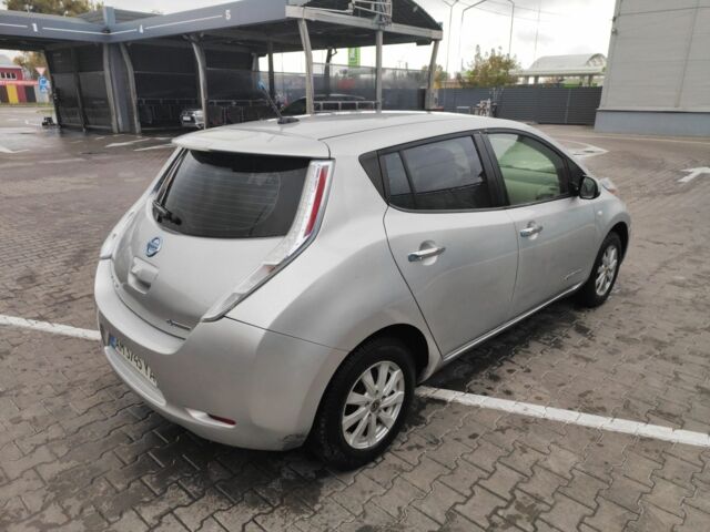 Серый Ниссан 110, объемом двигателя 0 л и пробегом 125 тыс. км за 4600 $, фото 3 на Automoto.ua