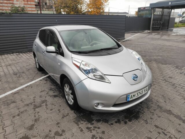 Серый Ниссан 110, объемом двигателя 0 л и пробегом 125 тыс. км за 4600 $, фото 2 на Automoto.ua