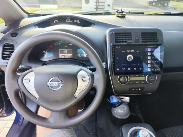 Белый Ниссан 350З, объемом двигателя 0 л и пробегом 190 тыс. км за 7200 $, фото 7 на Automoto.ua