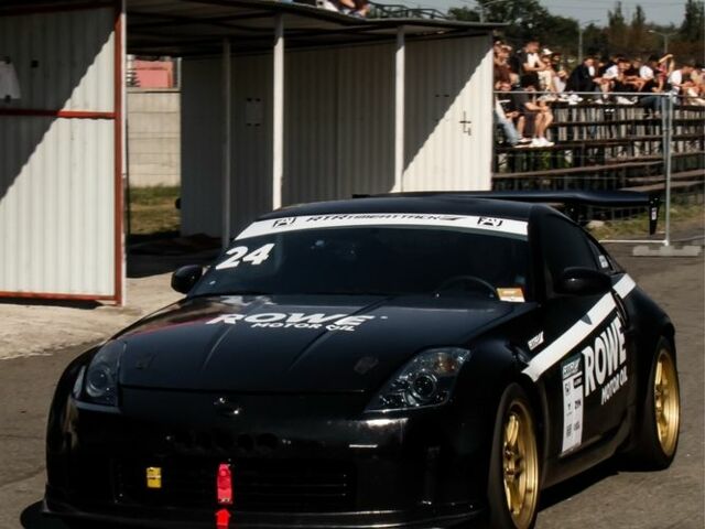 Черный Ниссан 350З, объемом двигателя 3.5 л и пробегом 158 тыс. км за 15000 $, фото 2 на Automoto.ua