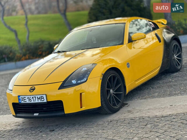 Желтый Ниссан 350З, объемом двигателя 3.5 л и пробегом 115 тыс. км за 12900 $, фото 4 на Automoto.ua