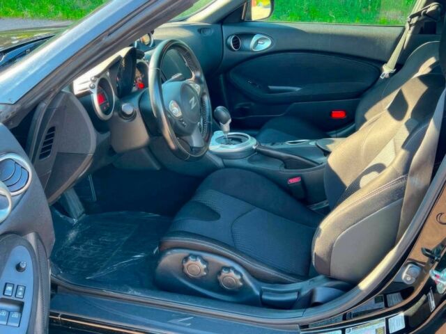 Чорний Ніссан 370 З, об'ємом двигуна 3.7 л та пробігом 49 тис. км за 24000 $, фото 8 на Automoto.ua