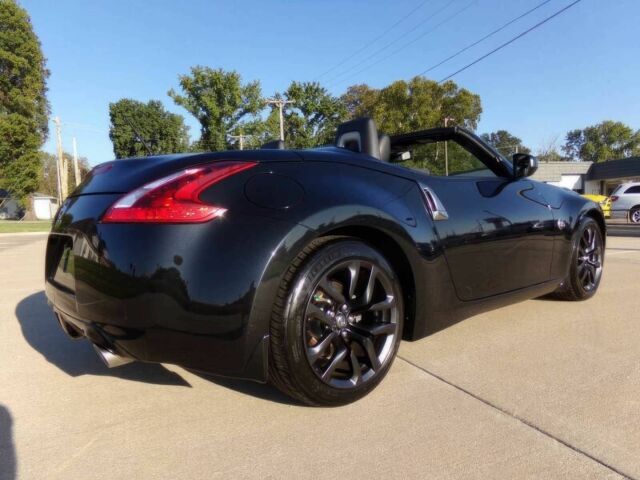 Черный Ниссан 370 З, объемом двигателя 3.7 л и пробегом 35 тыс. км за 12000 $, фото 4 на Automoto.ua