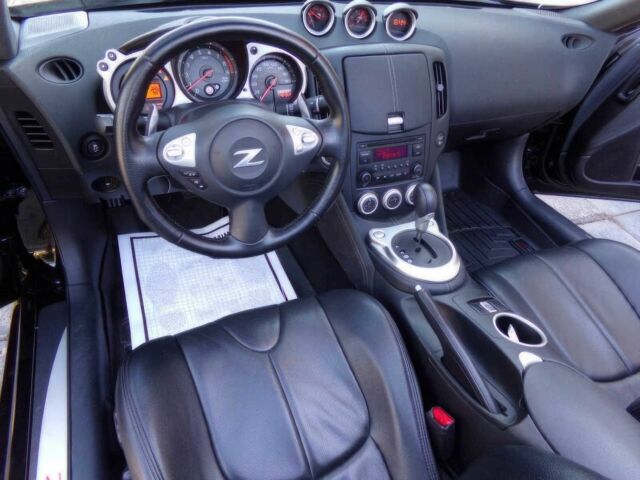 Черный Ниссан 370 З, объемом двигателя 3.7 л и пробегом 35 тыс. км за 12000 $, фото 5 на Automoto.ua