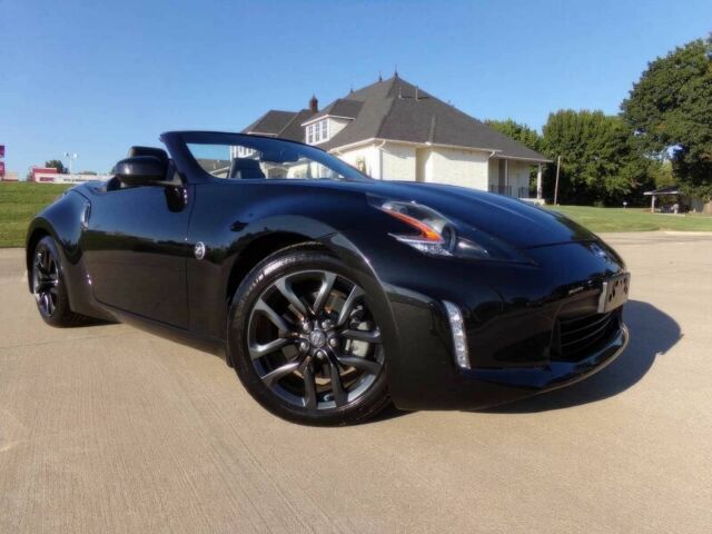 Черный Ниссан 370 З, объемом двигателя 3.7 л и пробегом 35 тыс. км за 12000 $, фото 2 на Automoto.ua