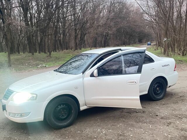 Белый Ниссан Альмера Классик, объемом двигателя 1.6 л и пробегом 300 тыс. км за 4800 $, фото 1 на Automoto.ua