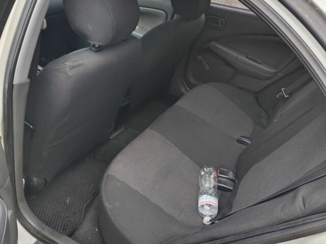 Белый Ниссан Альмера Классик, объемом двигателя 1.6 л и пробегом 190 тыс. км за 3000 $, фото 2 на Automoto.ua