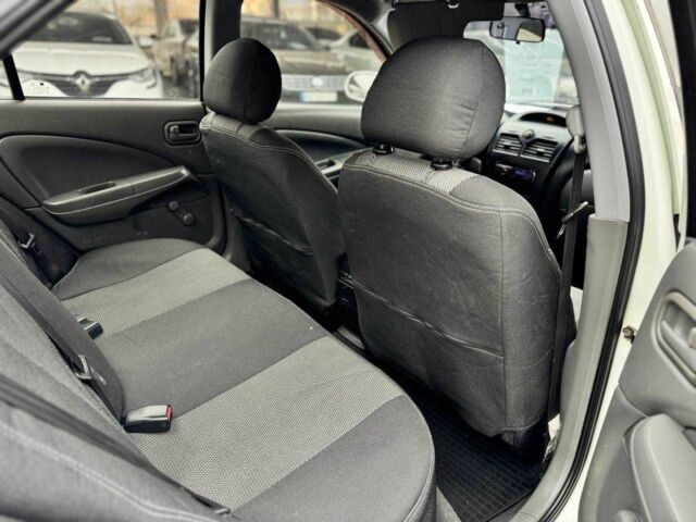 Белый Ниссан Альмера Классик, объемом двигателя 1.6 л и пробегом 246 тыс. км за 5400 $, фото 13 на Automoto.ua