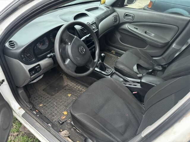 Білий Ніссан Альмера Класік, об'ємом двигуна 1.6 л та пробігом 325 тис. км за 1650 $, фото 9 на Automoto.ua