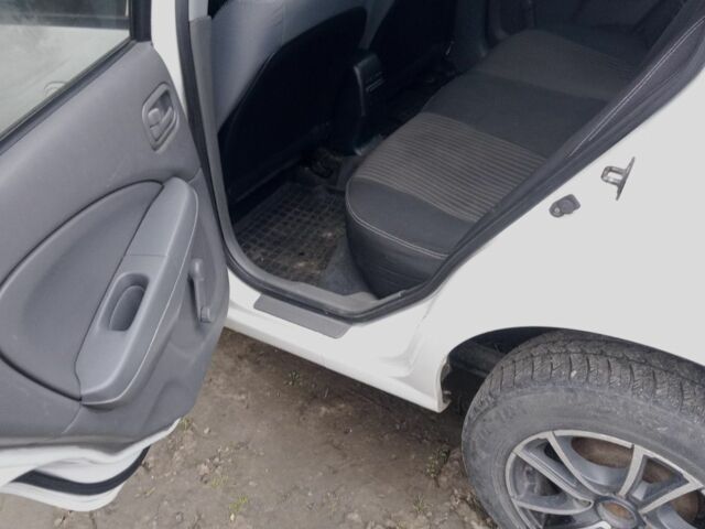 Білий Ніссан Альмера Класік, об'ємом двигуна 1.6 л та пробігом 242 тис. км за 4500 $, фото 3 на Automoto.ua