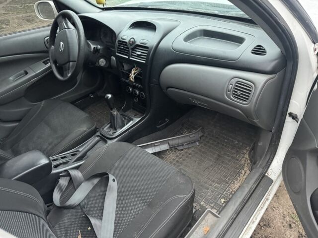 Білий Ніссан Альмера Класік, об'ємом двигуна 1.6 л та пробігом 325 тис. км за 1650 $, фото 10 на Automoto.ua