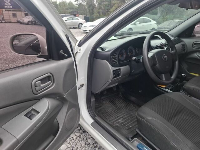 Білий Ніссан Альмера Класік, об'ємом двигуна 1.6 л та пробігом 237 тис. км за 4700 $, фото 4 на Automoto.ua