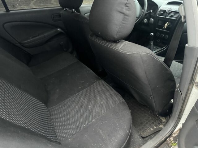 Білий Ніссан Альмера Класік, об'ємом двигуна 1.6 л та пробігом 325 тис. км за 1650 $, фото 12 на Automoto.ua