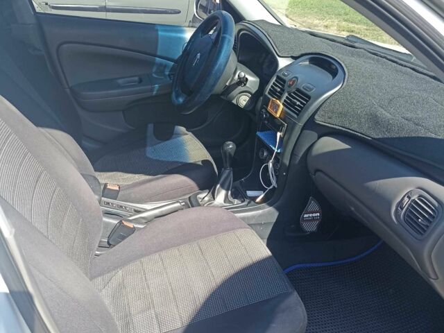 Белый Ниссан Альмера Классик, объемом двигателя 1.6 л и пробегом 270 тыс. км за 6000 $, фото 3 на Automoto.ua