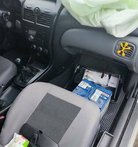 Бежевий Ніссан Альмера Класік, об'ємом двигуна 1.6 л та пробігом 199 тис. км за 1700 $, фото 13 на Automoto.ua