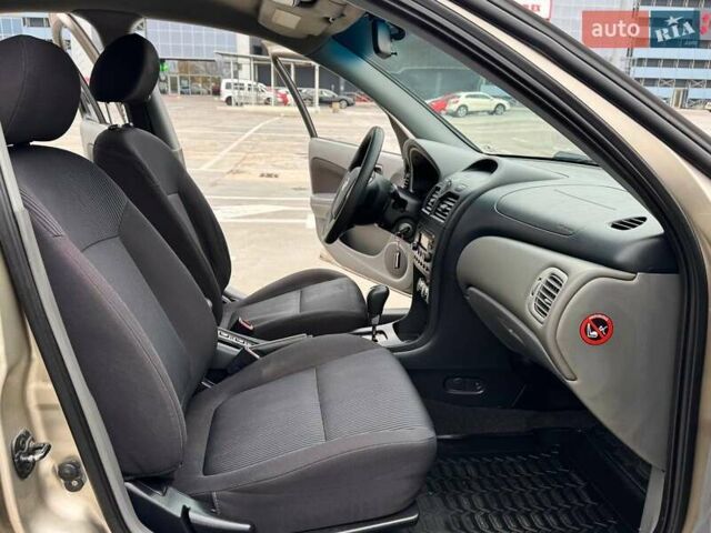 Бежевий Ніссан Альмера Класік, об'ємом двигуна 1.6 л та пробігом 140 тис. км за 6500 $, фото 20 на Automoto.ua