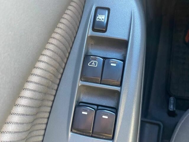 Черный Ниссан Альмера Классик, объемом двигателя 1.6 л и пробегом 260 тыс. км за 3800 $, фото 5 на Automoto.ua