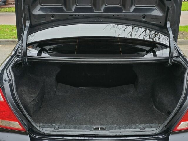 Черный Ниссан Альмера Классик, объемом двигателя 1.6 л и пробегом 333 тыс. км за 5000 $, фото 7 на Automoto.ua